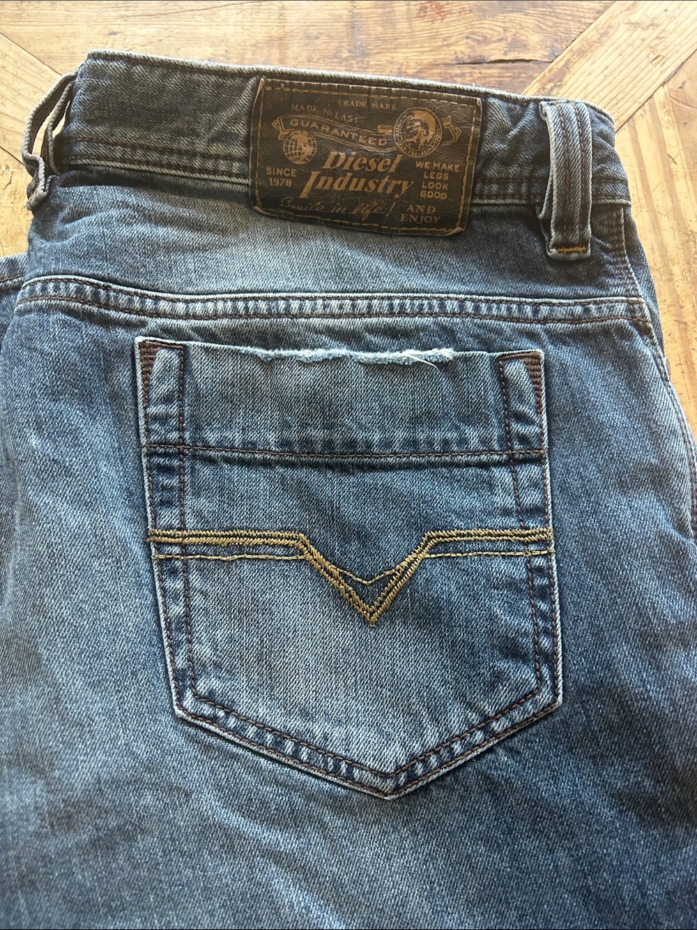 Men's Diesel size 32 buttonfly Denim Jeans